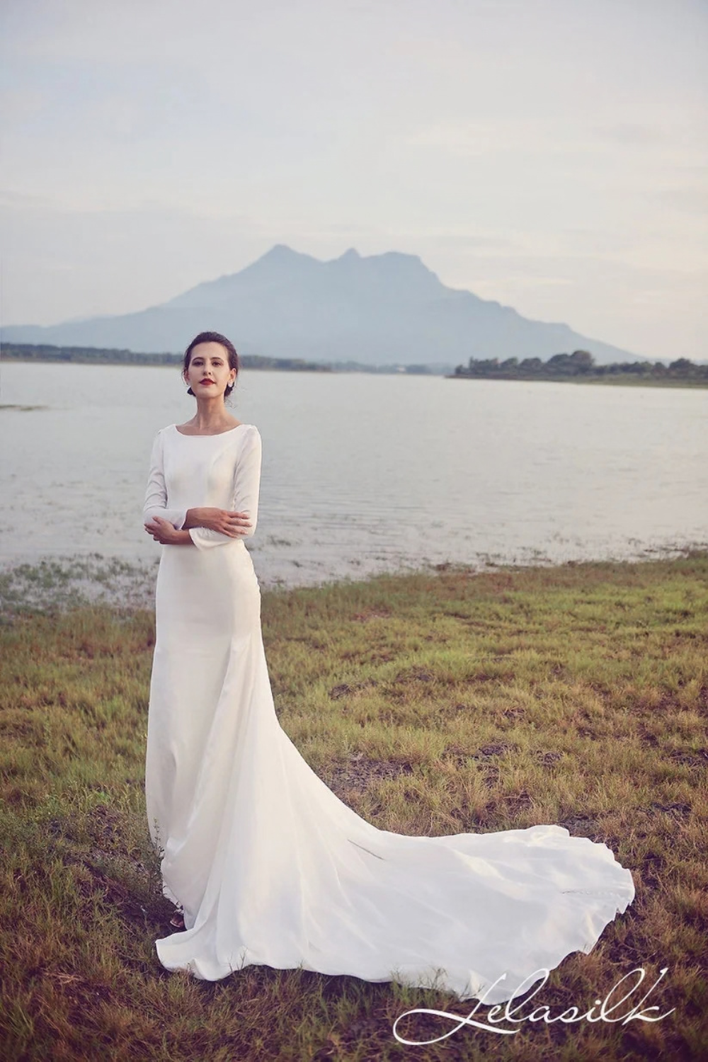 Long Train Wedding Dress - Mermaid Wedding Dress - Tailored Fit Wedding Dress - Tailoring Bridal Gown