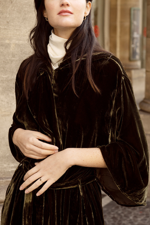 ADELINE Velvet Hooded Robe