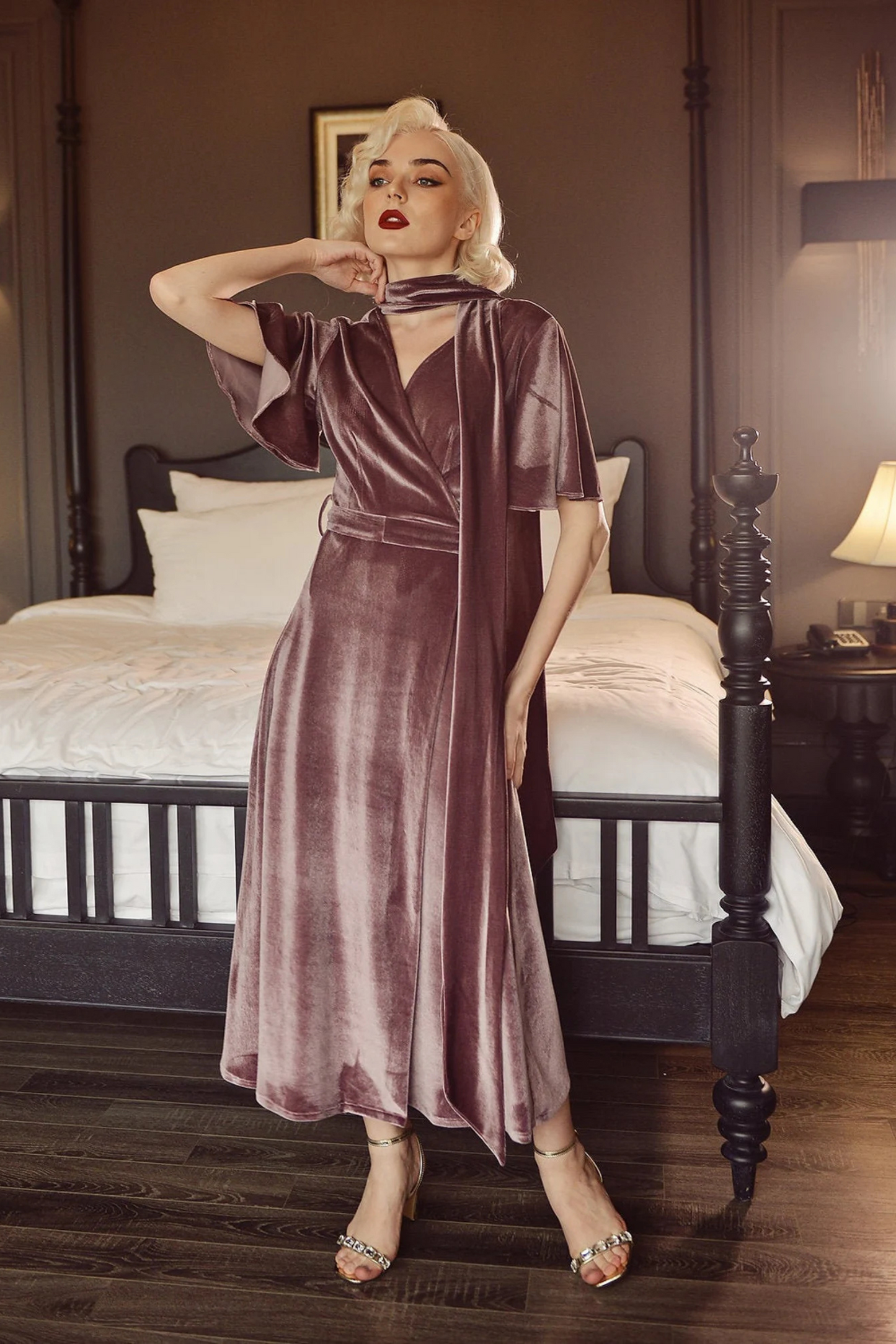 WENDY Midi Velvet Dress