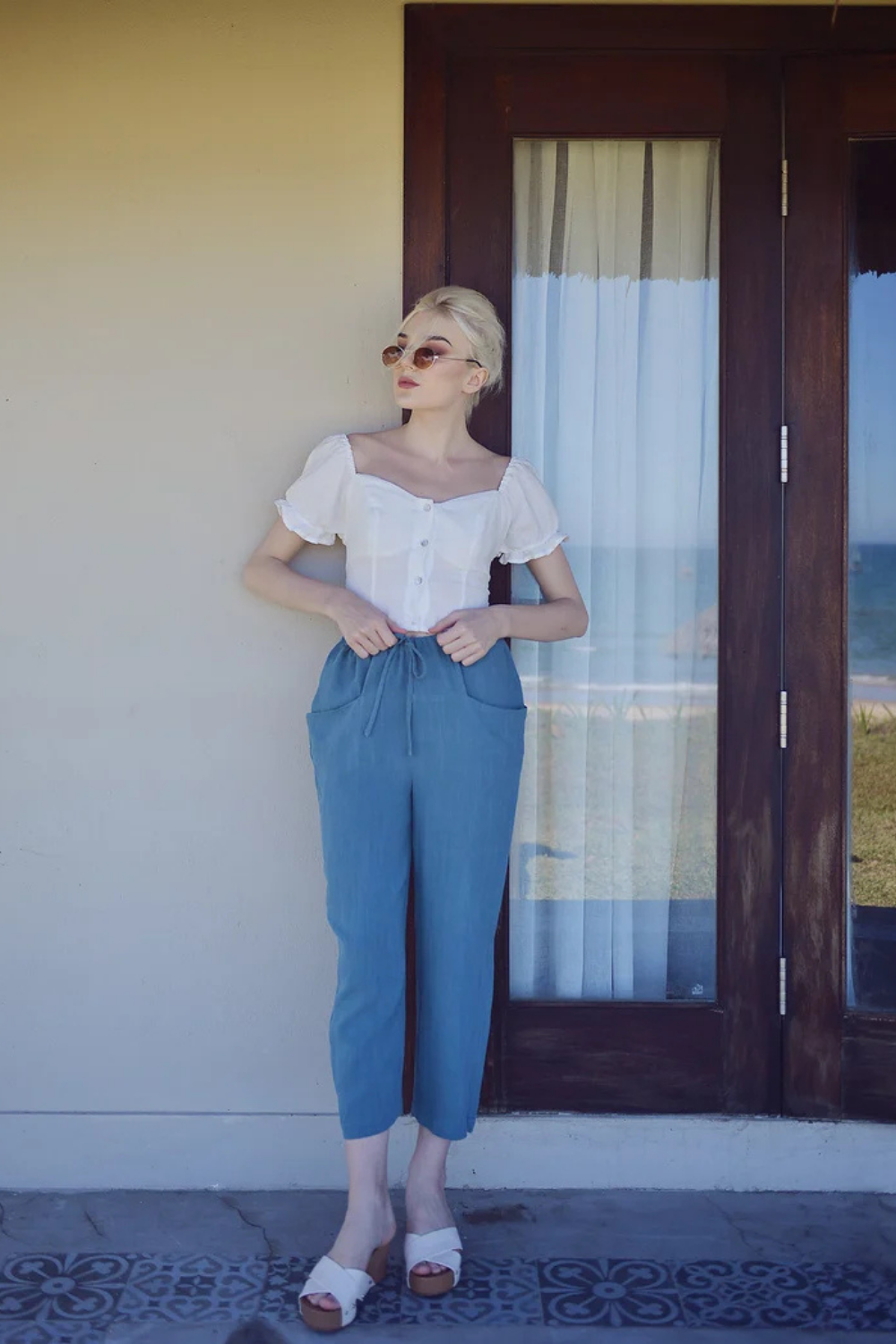 Relaxed Tapered Linen Pants with Elastic Waist