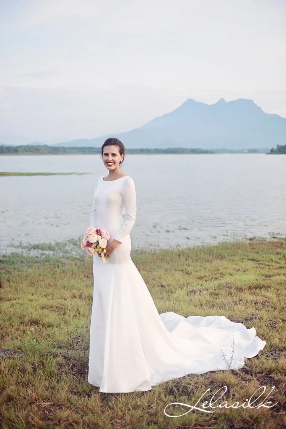 Long Train Wedding Dress - Mermaid Wedding Dress - Tailored Fit Wedding Dress - Tailoring Bridal Gown