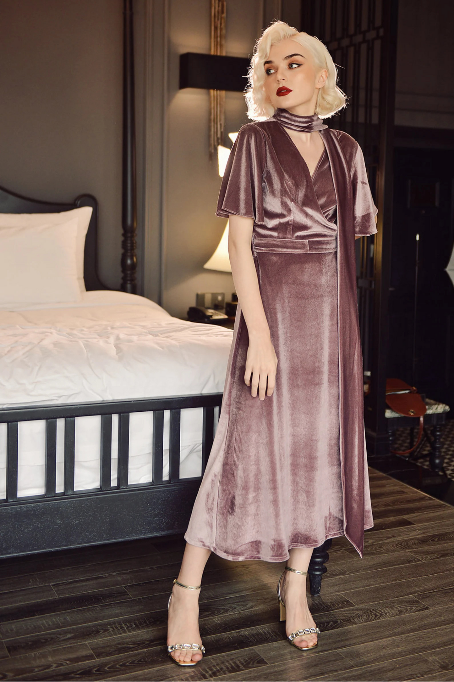 WENDY Midi Velvet Dress