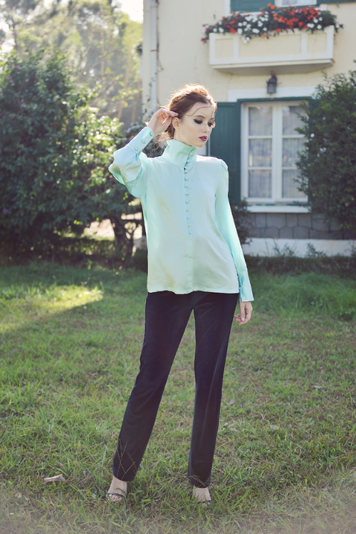 BETH Long Sleeve Silk Turtleneck Blouse