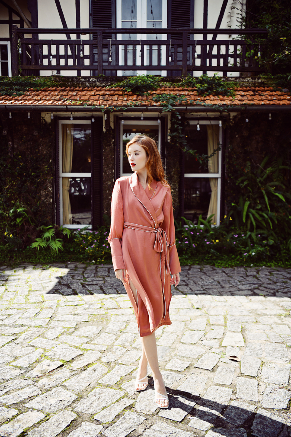 Short Silk Robe with Contrast Piping