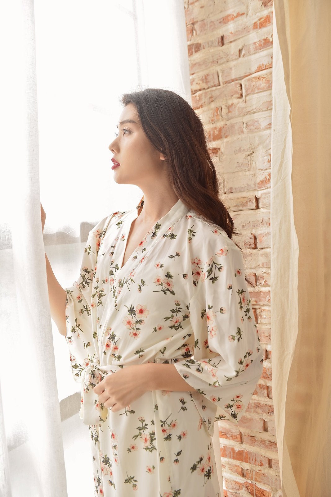 Floral Silk Kimono Robe- White Floral Robe- Floral Bridesmaid Kimono- Long Floral Robe- Wedding Gown Long Sleeve- Champagne Robes Bridesmaid